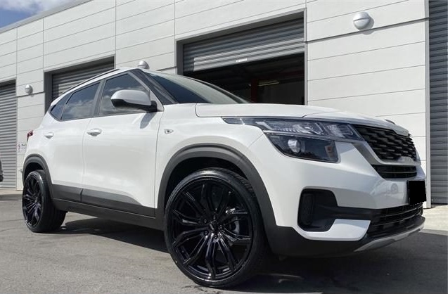 Kia Seltos on BGW Black Widow