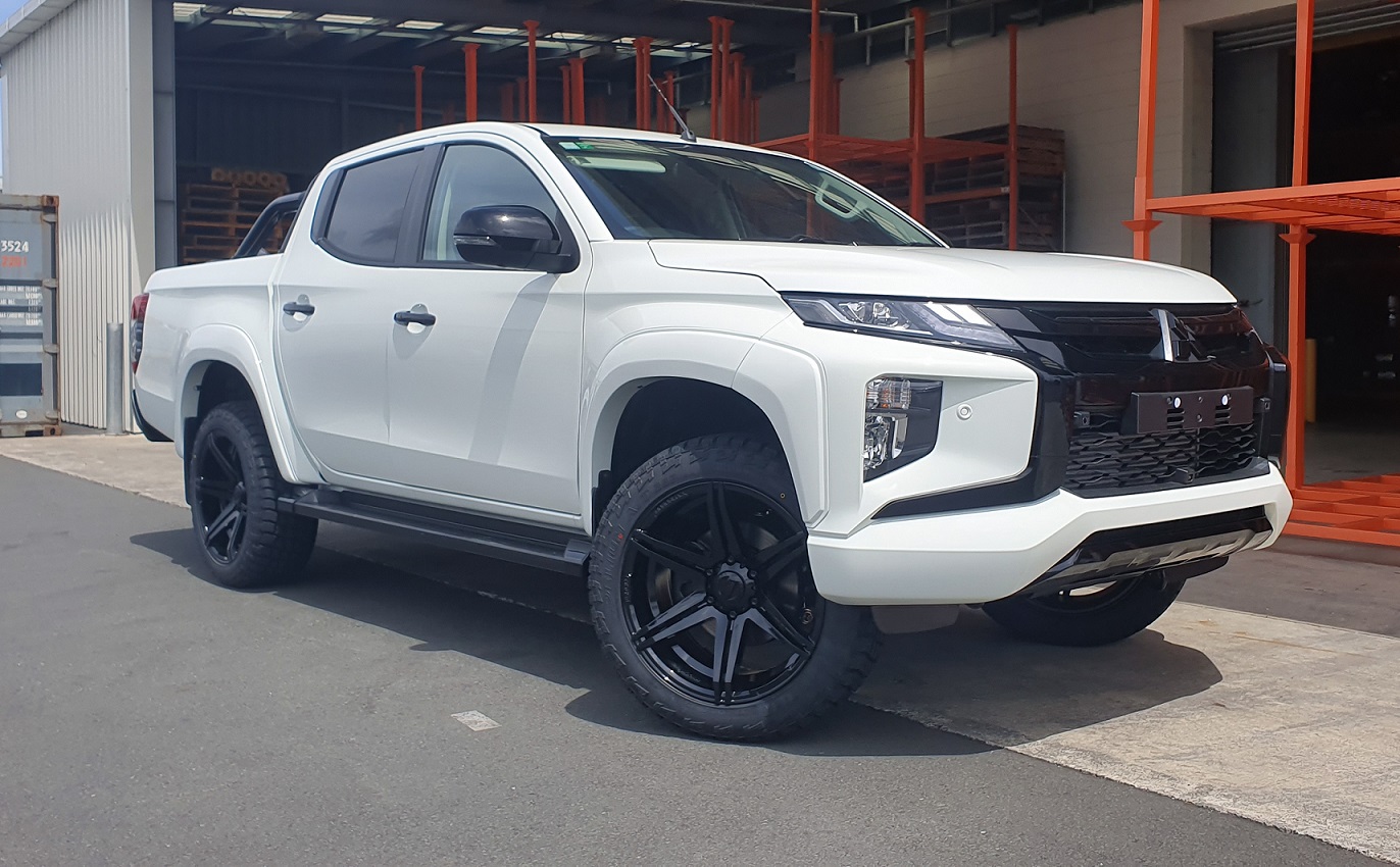 Mitsubishi Triton Flared on BGW Tempest