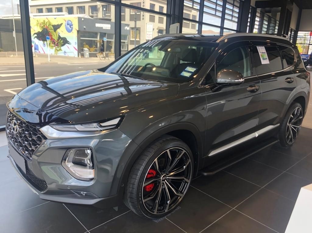 Hyundai Santa Fe on BGW Black Widow
