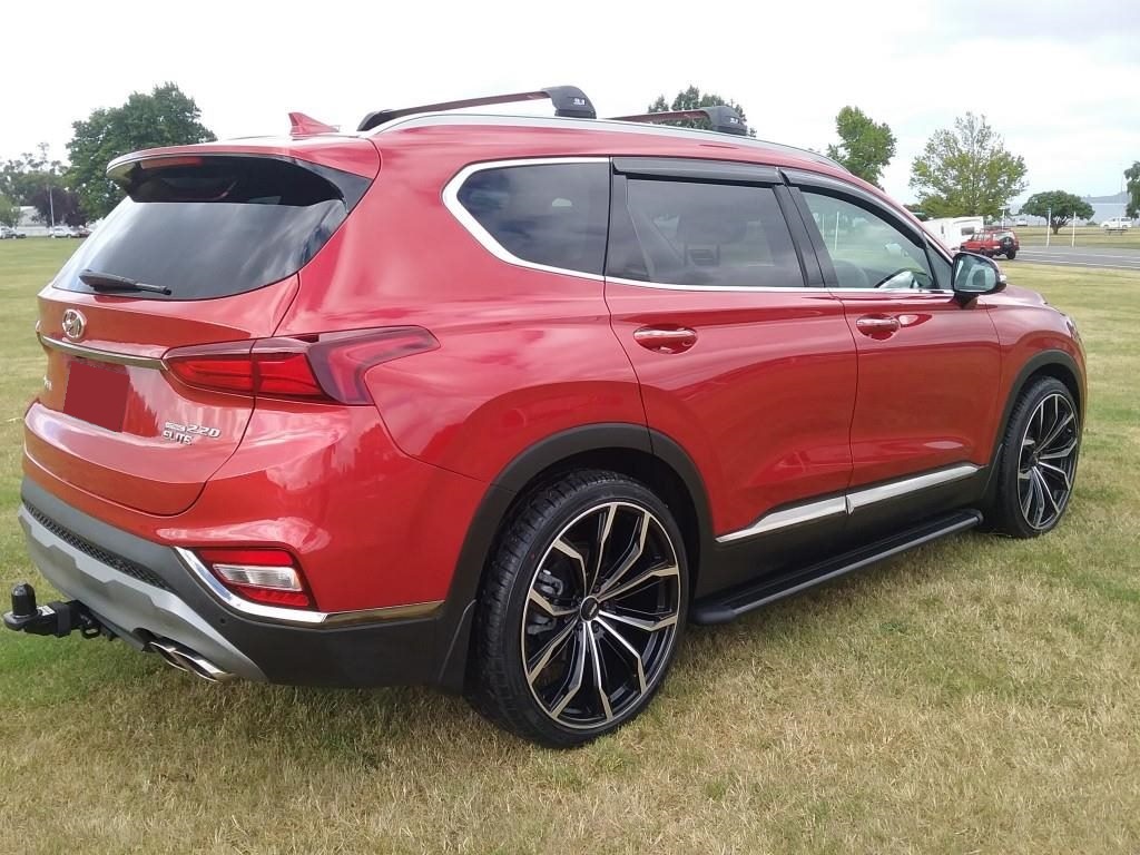 Hyundai Santa Fe on BGW Black Widow