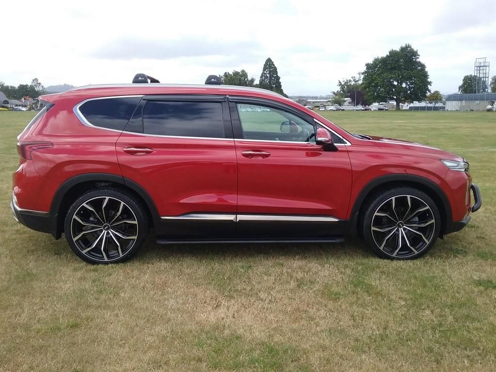 Hyundai Santa Fe on BGW Black Widow