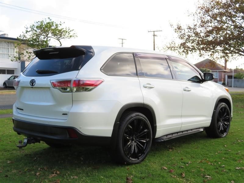 Toyota Highlander on BGW Black Widow