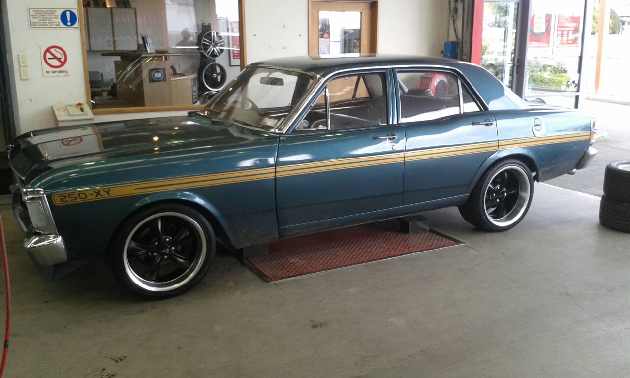 Ford Falcon on Ridler R695