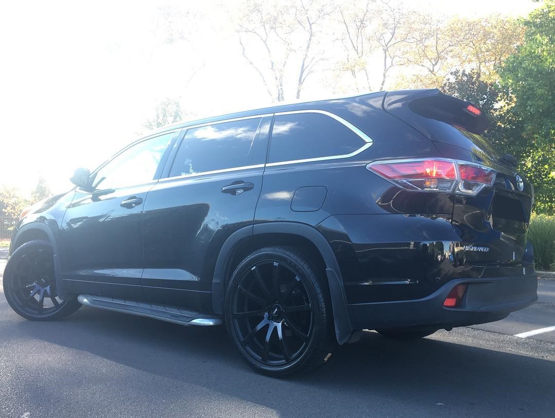 Toyota Highlander on BGW Pursuit
