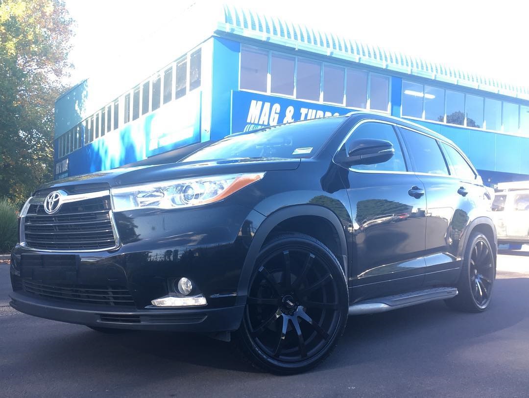 Toyota Highlander on BGW Pursuit