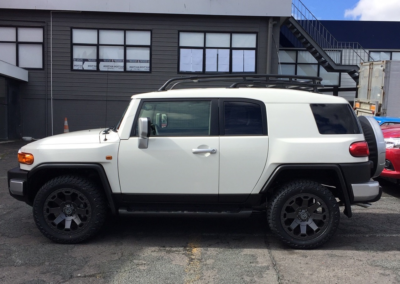 Toyota FJ on Black Rhino Warlord & AMP tyres