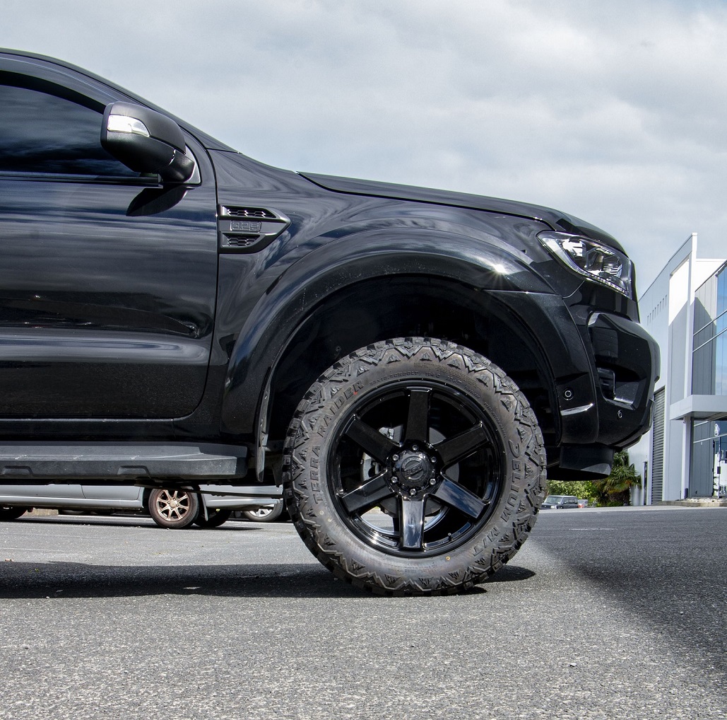 Ford Ranger on BGW Beast w Delium 33X12.5R20 Tyres