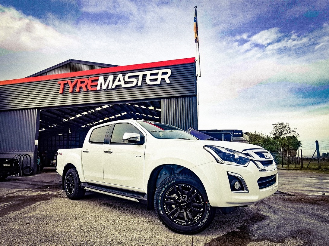 Isuzu D Max on ROH Vapour