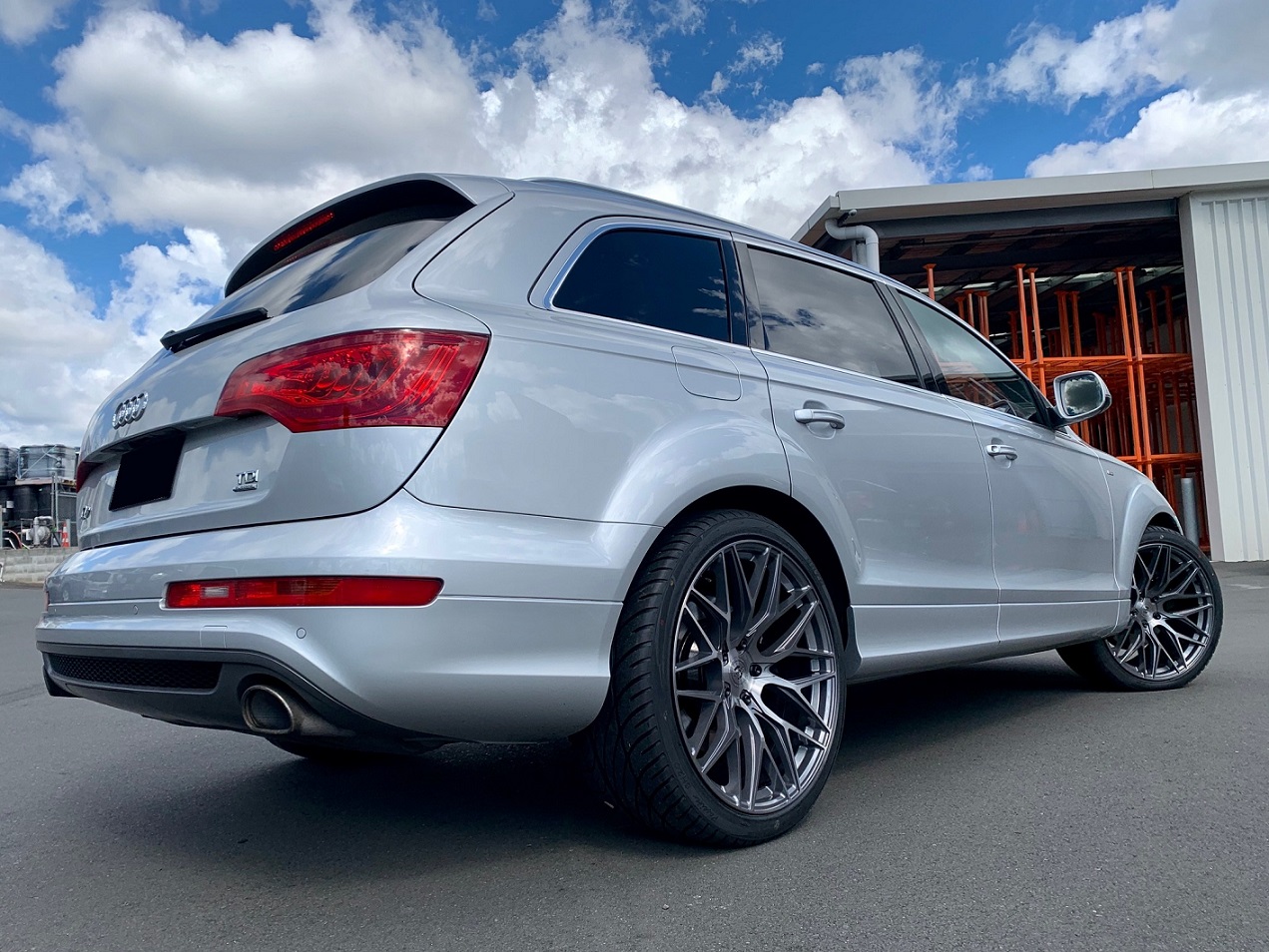 Audi Q7 on Covert CV1