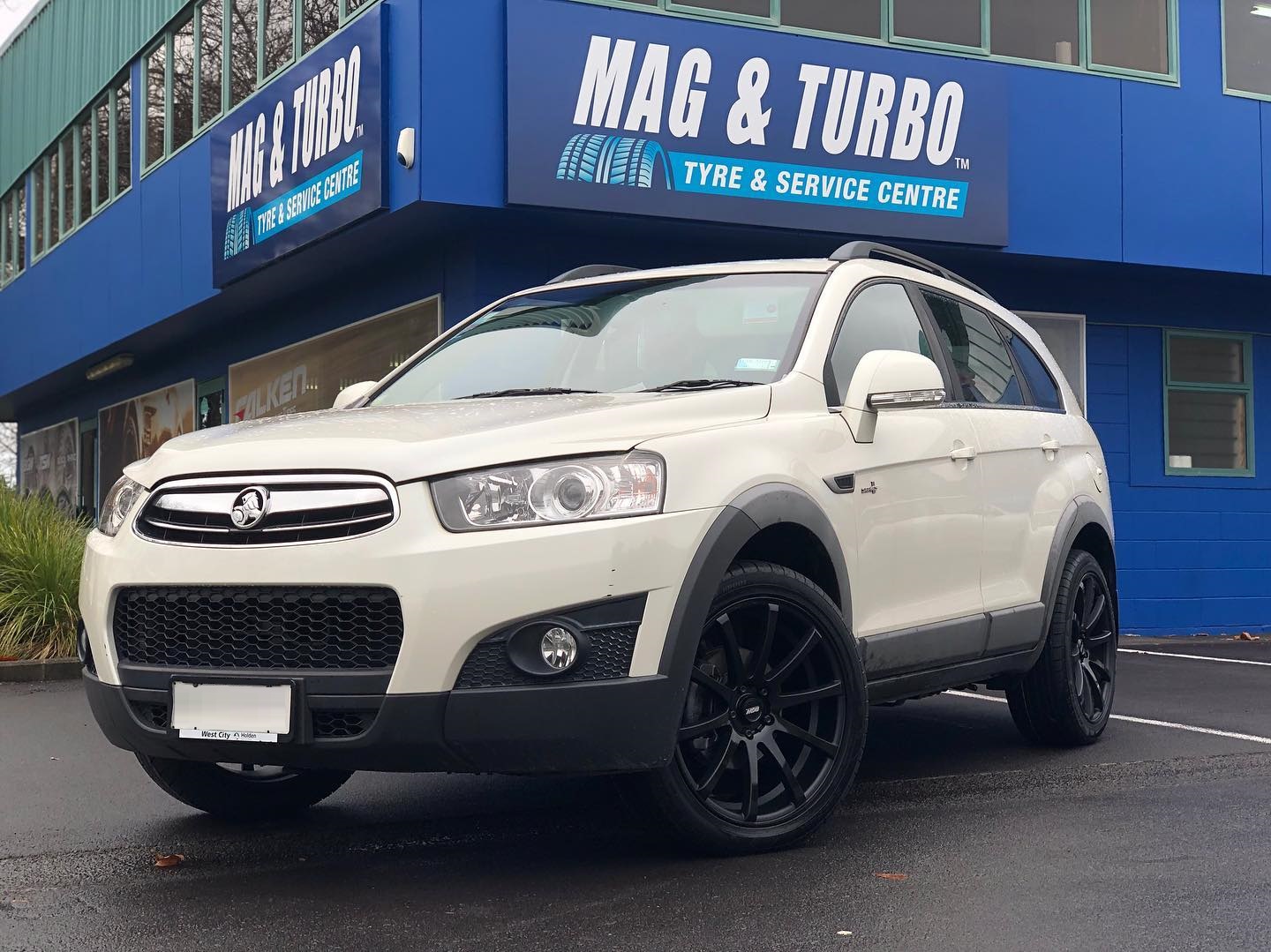 Holden Captiva on BGW Pursuit