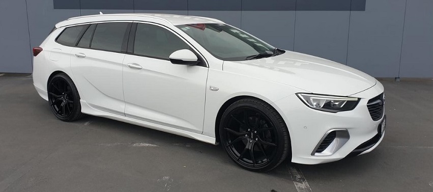 Holden Commodore ZB on BGW Compton