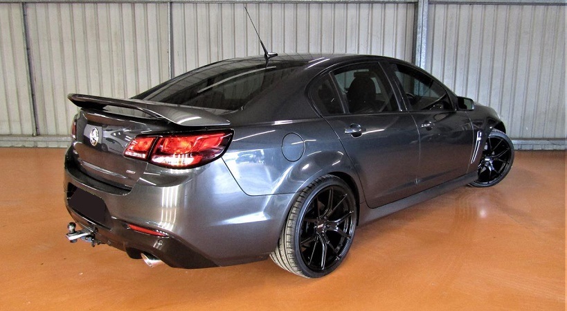 Holden Commodore VF on BGW Compton