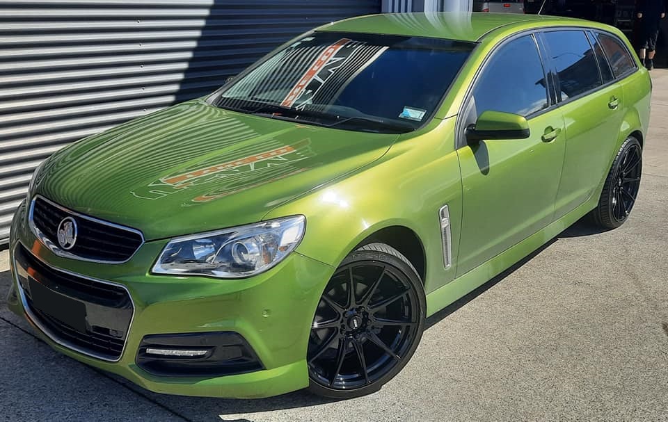 Holden Commodore VF on BGW Circuit