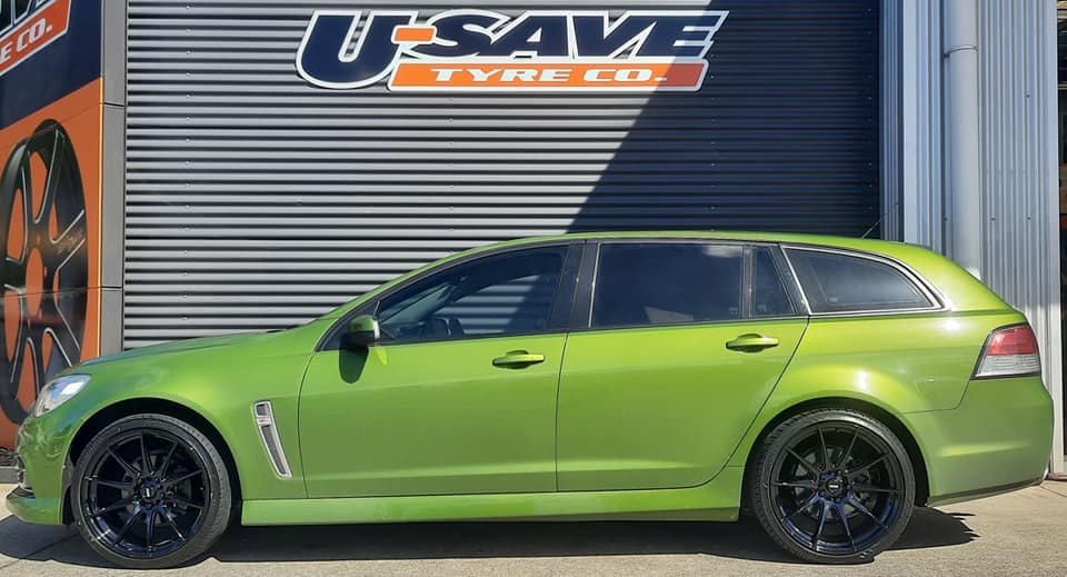 Holden Commodore VF on BGW Circuit