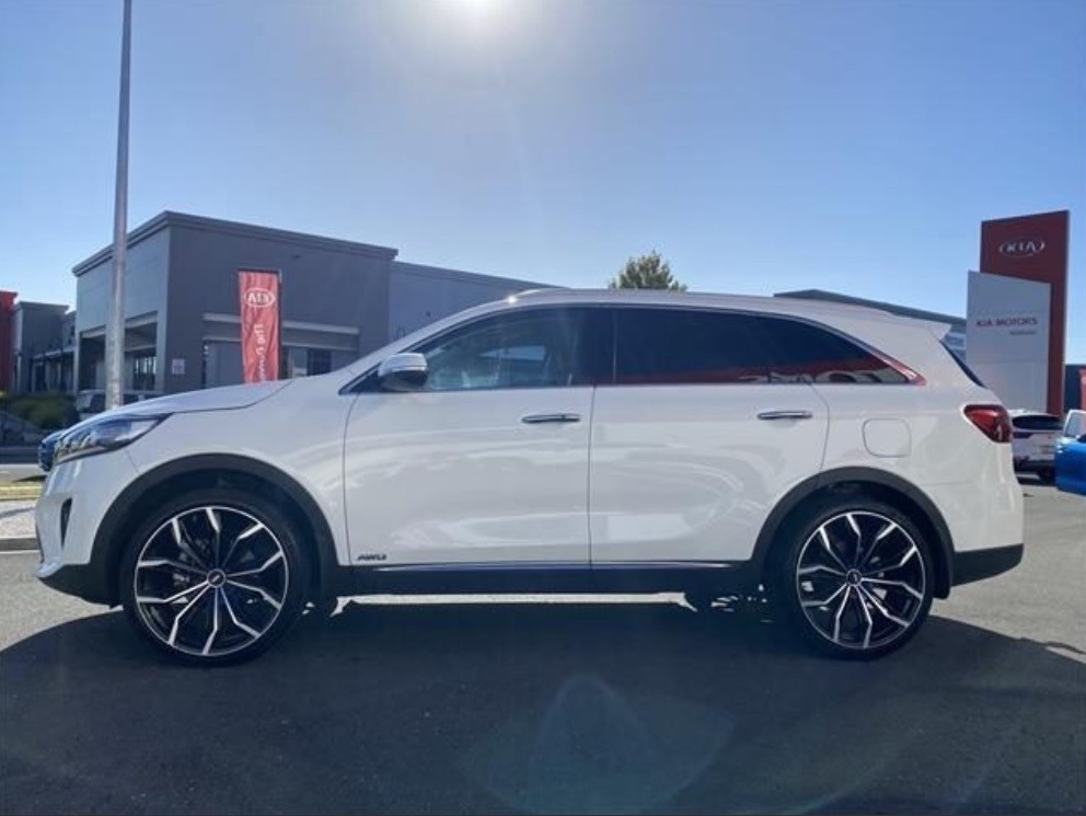 Kia Sorento on BGW Black Widow