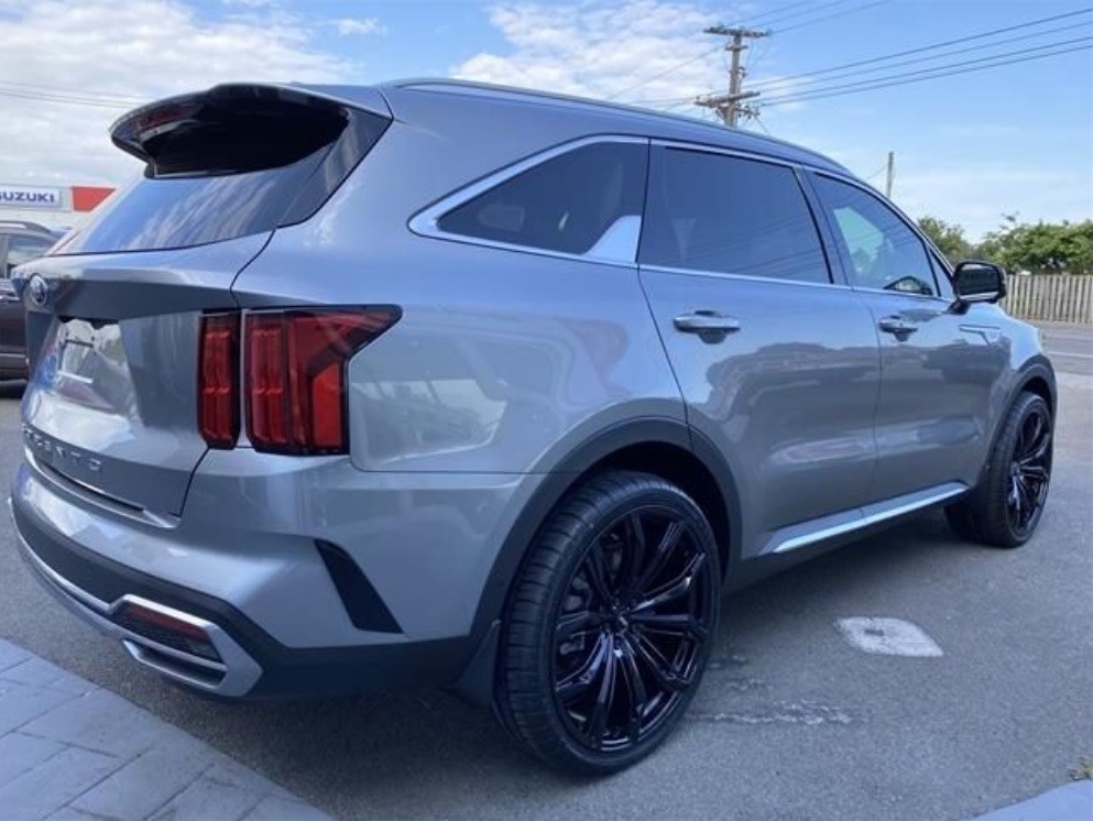 Kia Sorento on BGW Black Widow