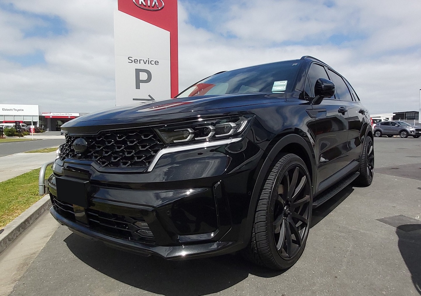 Kia Sorento on BGW Pursuit