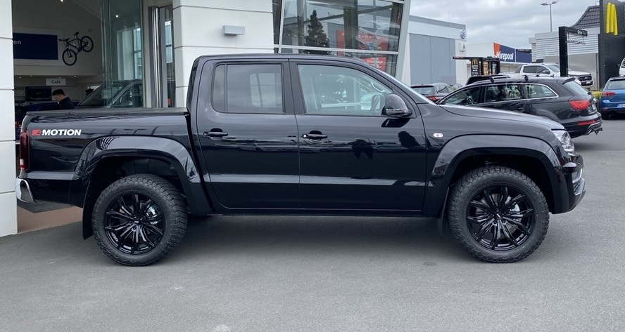 VW Amarok on BGW Black Widow