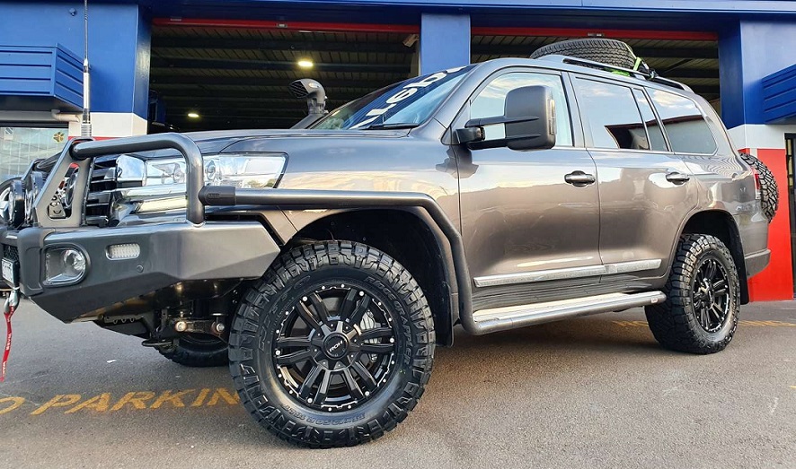 Toyota Landcruiser 200 Series on ROH Vapour