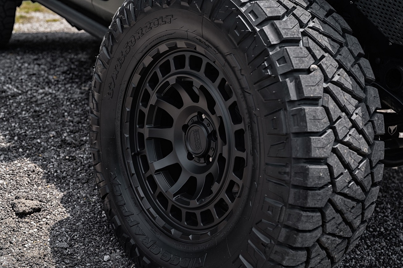 Jeep Wrangler JL on Black Rhino Chamber