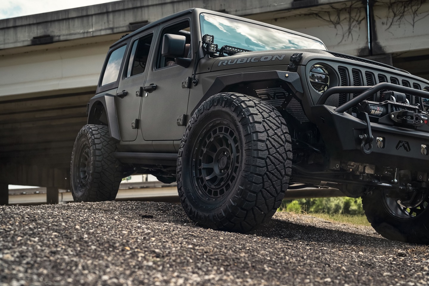 Jeep Wrangler JL on Black Rhino Chamber