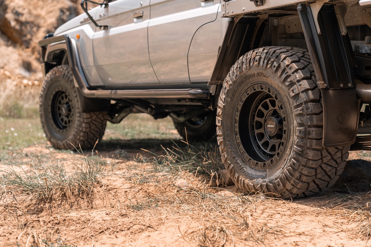 Toyota Landcruiser 79 Series on ROH Assault