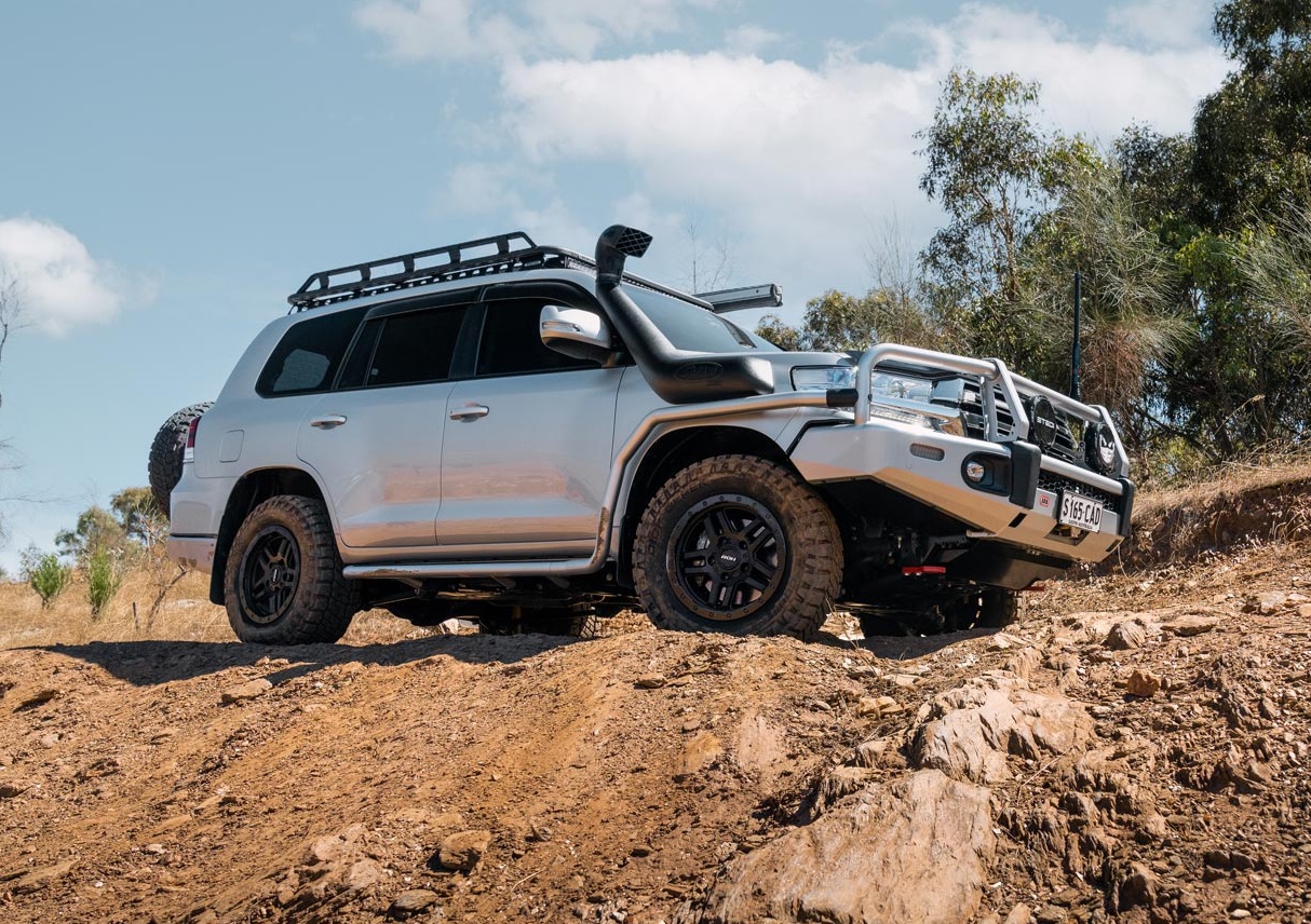 Toyota Landcruiser 200 Series on ROH Hammer