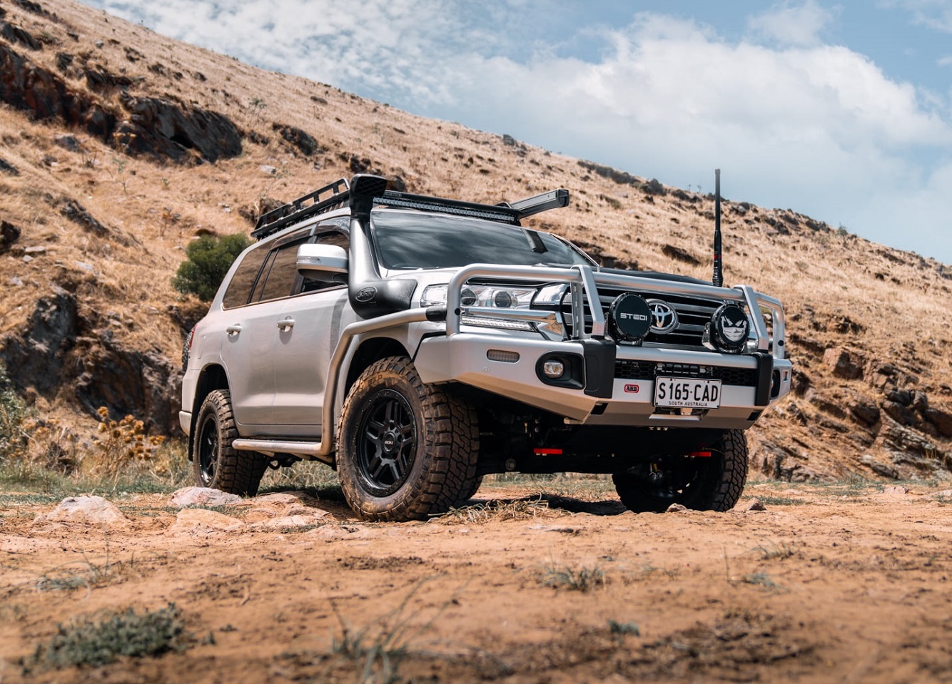 Toyota Landcruiser 200 Series on ROH Hammer