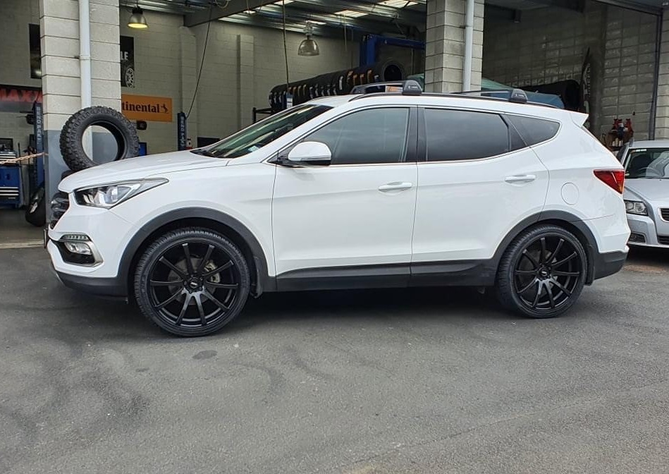 Hyundai Santa Fe on BGW Pursuit