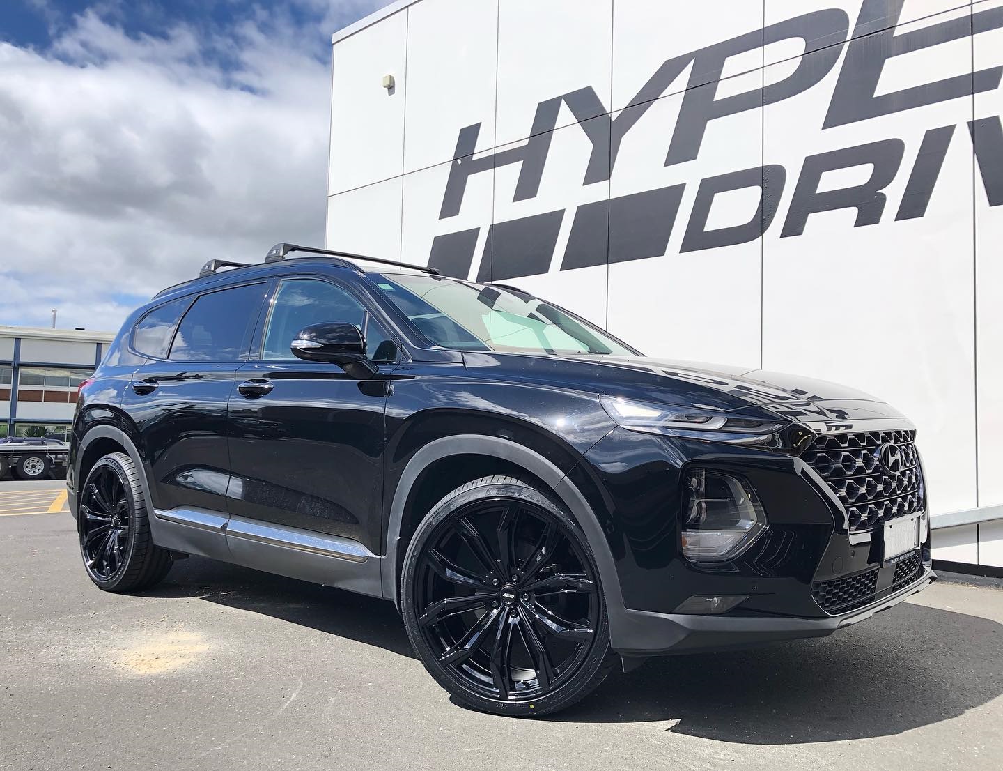 Hyundai Santa Fe on BGW Black Widow