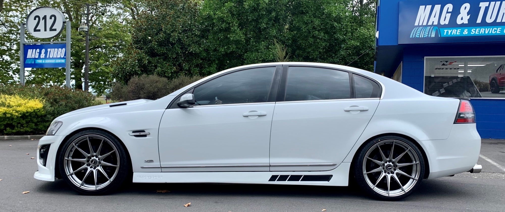 Holden Commodore VE on BGW Circuit