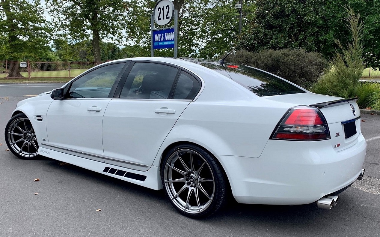 Holden Commodore VE on BGW Circuit