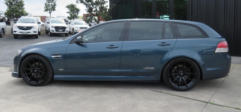 Holden Commodore VE on BGW Circuit