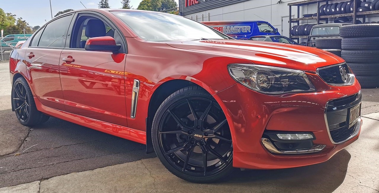 Holden Commodore VF on BGW Compton