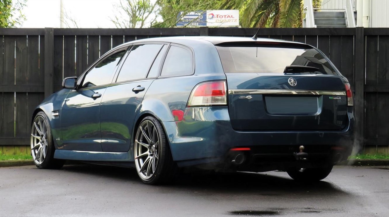 Holden Commodore VE on BGW Circuit