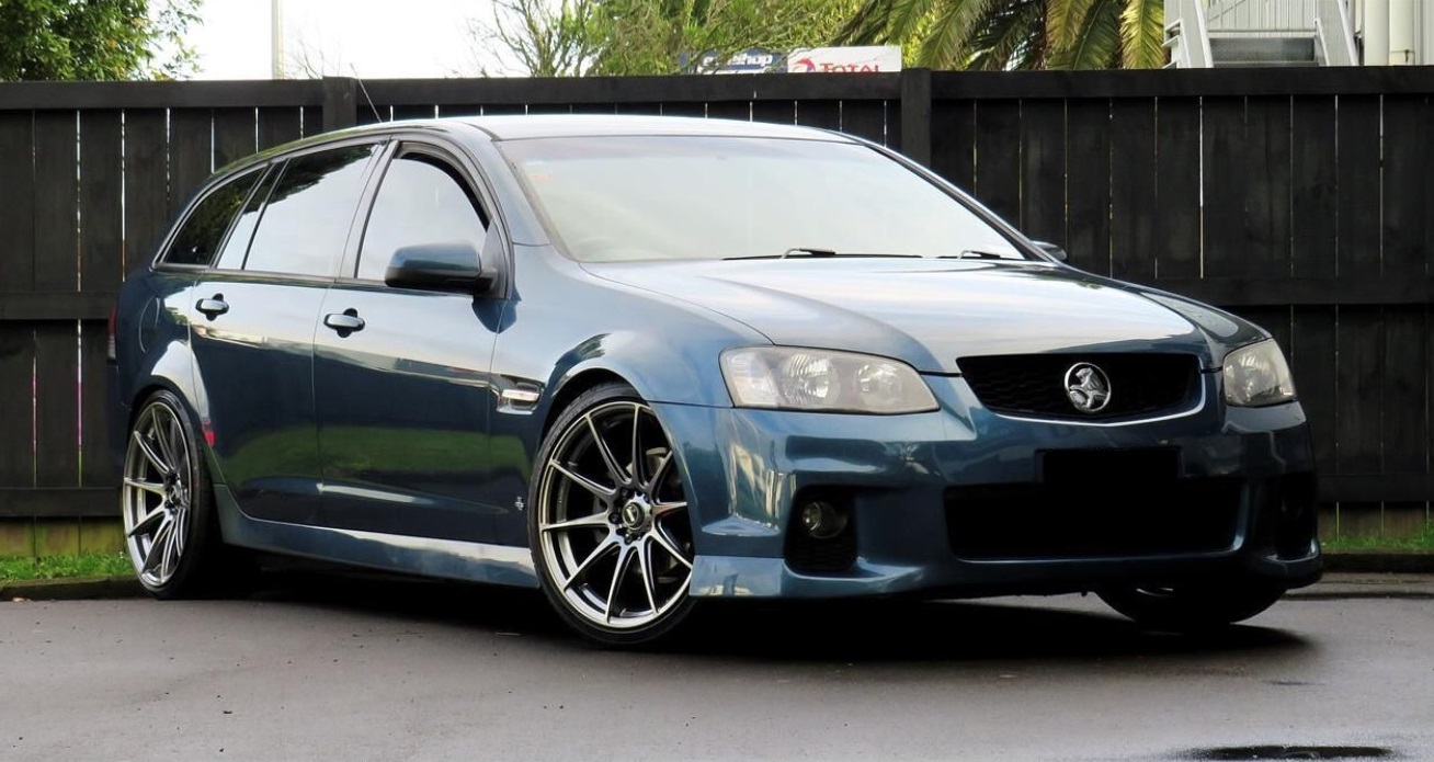 Holden Commodore VE on BGW Circuit