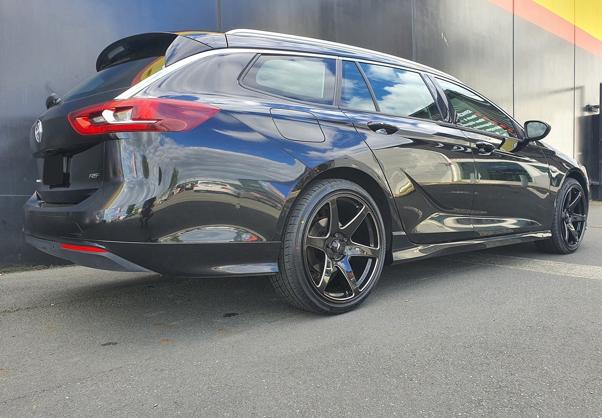 Holden Commodore ZB on BGW Cartel