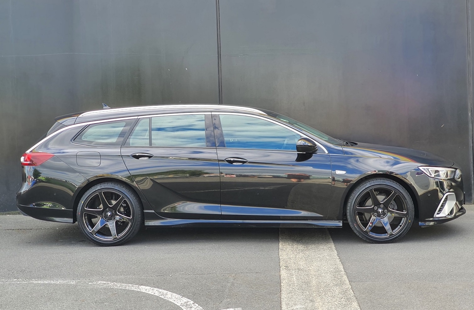 Holden Commodore ZB on BGW Cartel