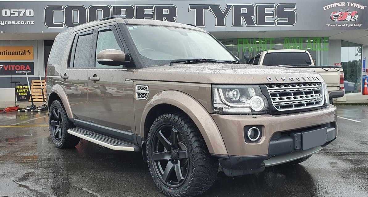 Land Rover Discovery on BGW Beast with AMP Tyres