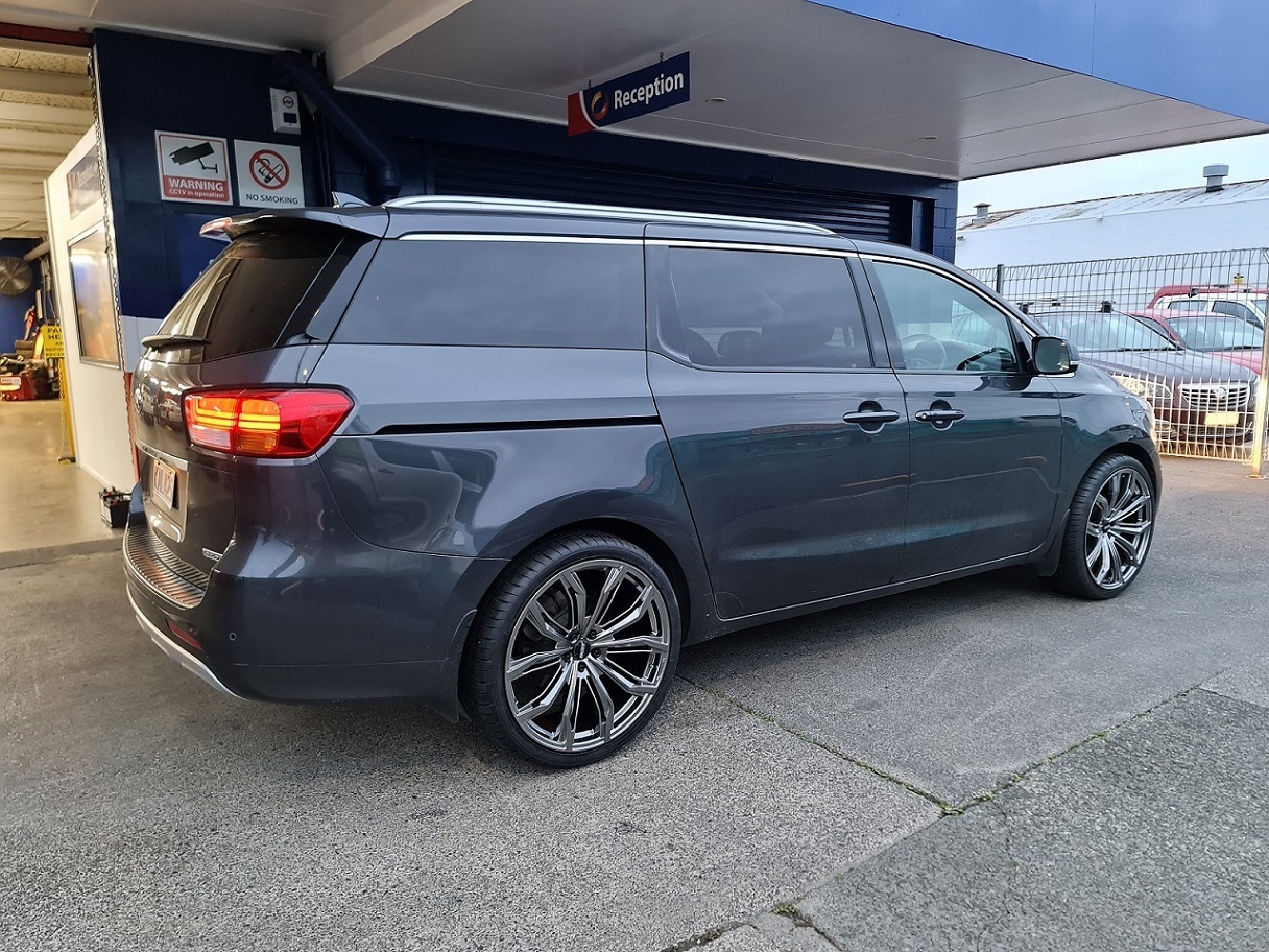 Kia Carnival on BGW Black Widow