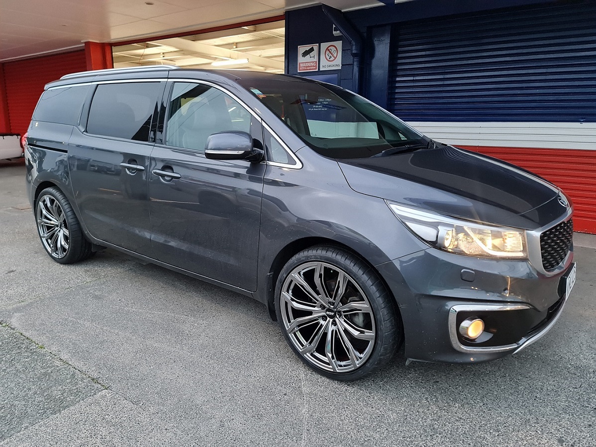Kia Carnival on BGW Black Widow