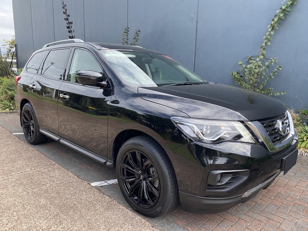 Nissan Pathfinder on BGW Black Widow