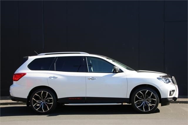 Nissan Pathfinder on BGW Black Widow