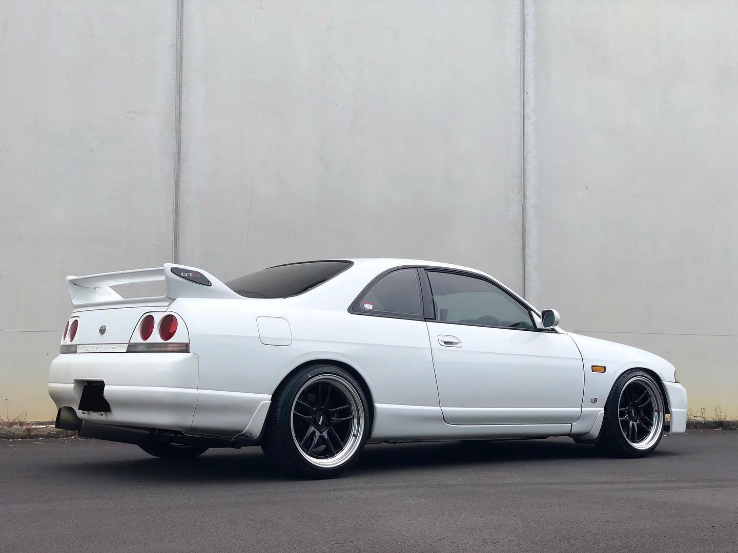 Nissan Skyline R33 on BGW DC Emotion 5