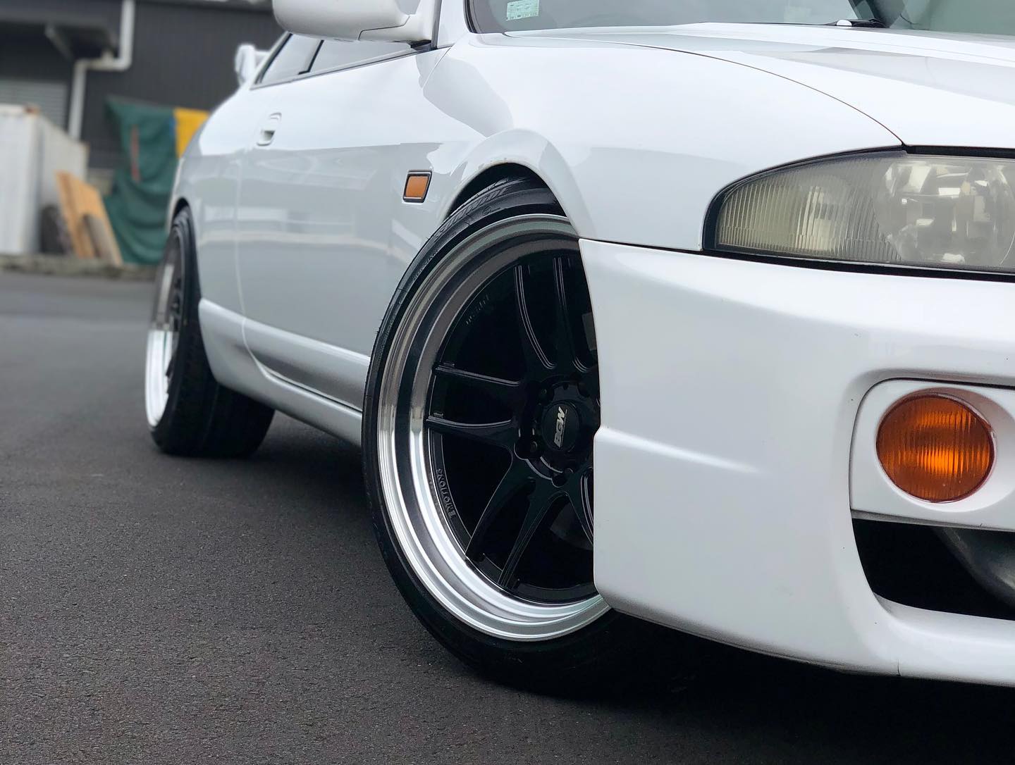 Nissan Skyline R33 on BGW DC Emotion 5