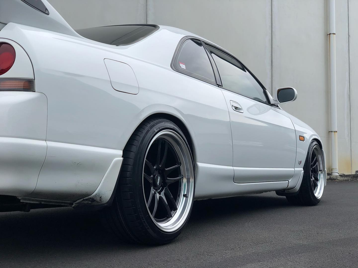 Nissan Skyline R33 on BGW DC Emotion 5