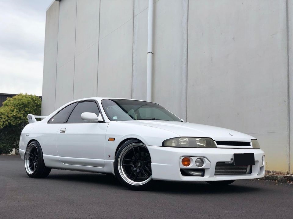 Nissan Skyline R33 on BGW DC Emotion 5