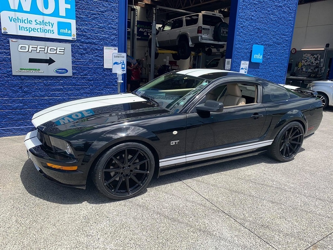 Ford Mustang on Covert CV2