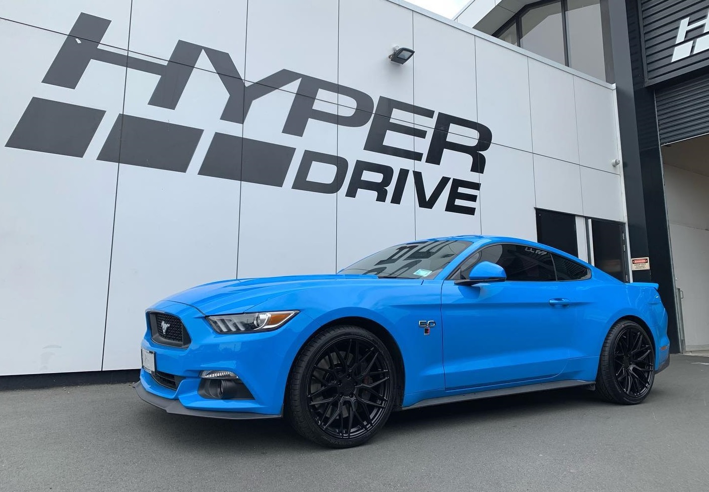 Ford Mustang on Covert CV1
