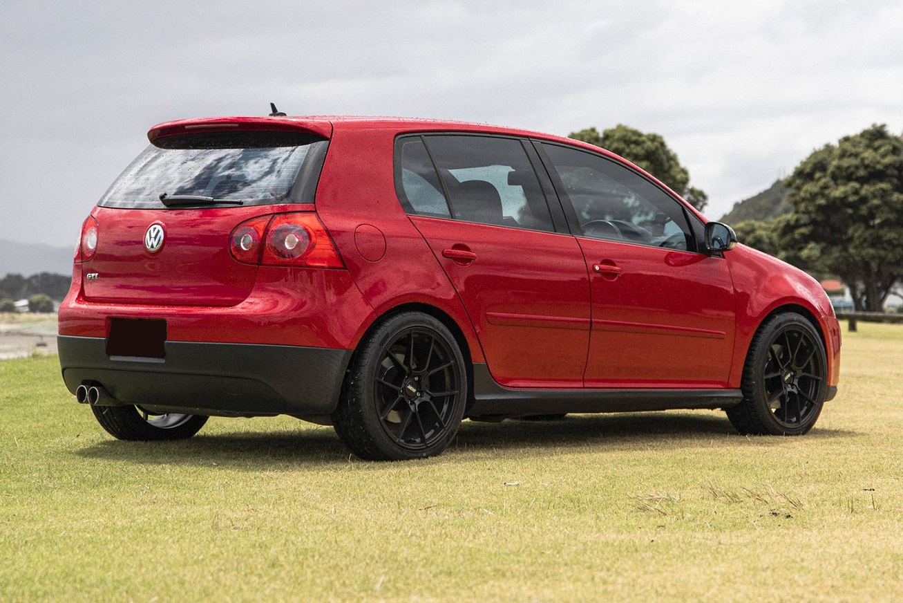 VW Golf on BGW Aqua